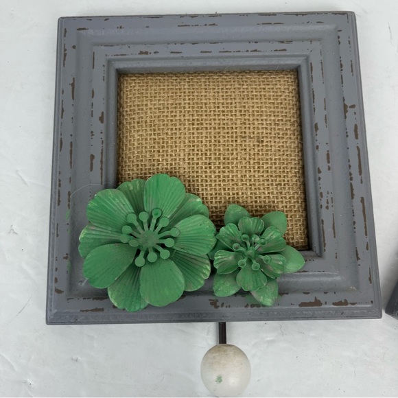 Pair of framed burlap & flower decor hooks - Picture 8 of 10